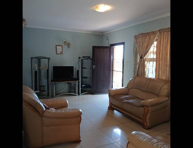 3 BEDROOM HOUSE FOR SALE IN MONTCLAIR